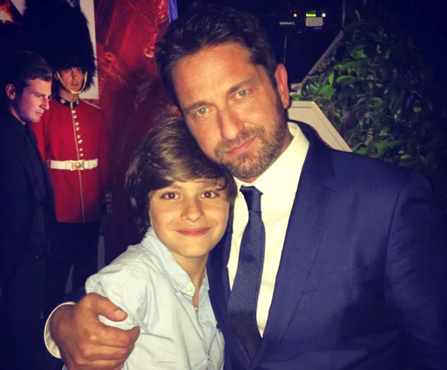 Mario s-a fotografiat cu Gerald Butler la premiera filmului în care actorul joacă 