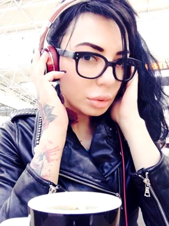DJ Wanda a investit bani buni în pasiunea sa, ochelarii