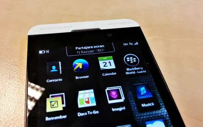 Utilizatorii de BlackBerry Z10 care nu au softul actualizat pot fi afectaţi de bug FOTO Adevărul/Răzvan Băltăreţu