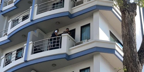 roman cazut balcon thailanda foto the pattaya news jpg