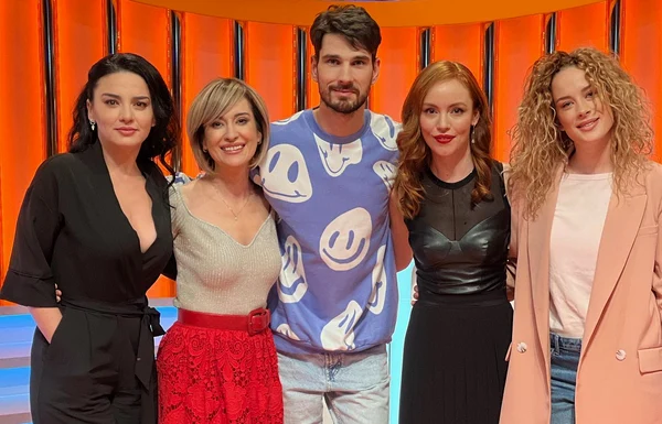 Anghel Damian la filmarile pentru Ce spun Romanii cu colegele sale actrite/ foto facebook