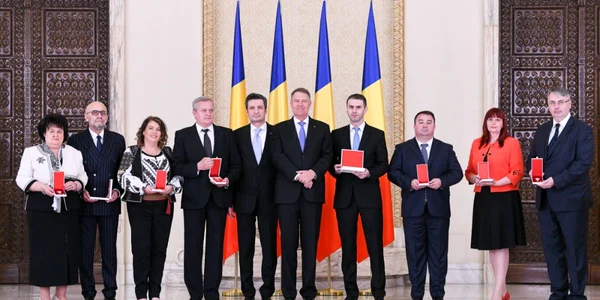 Spitale decorate de Iohannis FOTO Presedinţia României