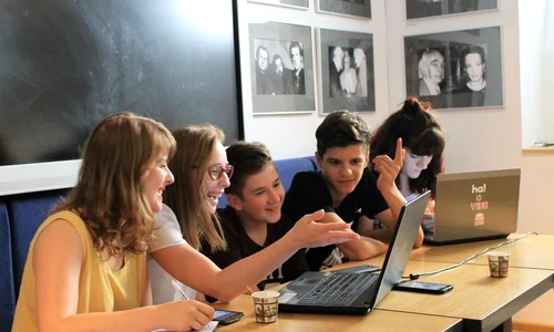 Descoperă secretele fotografiei și regulile jurnalismului la Cursul de Jurnalism Online și Fotografie jpeg