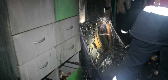 Incendiul a izbucnit în subsolul clădirii