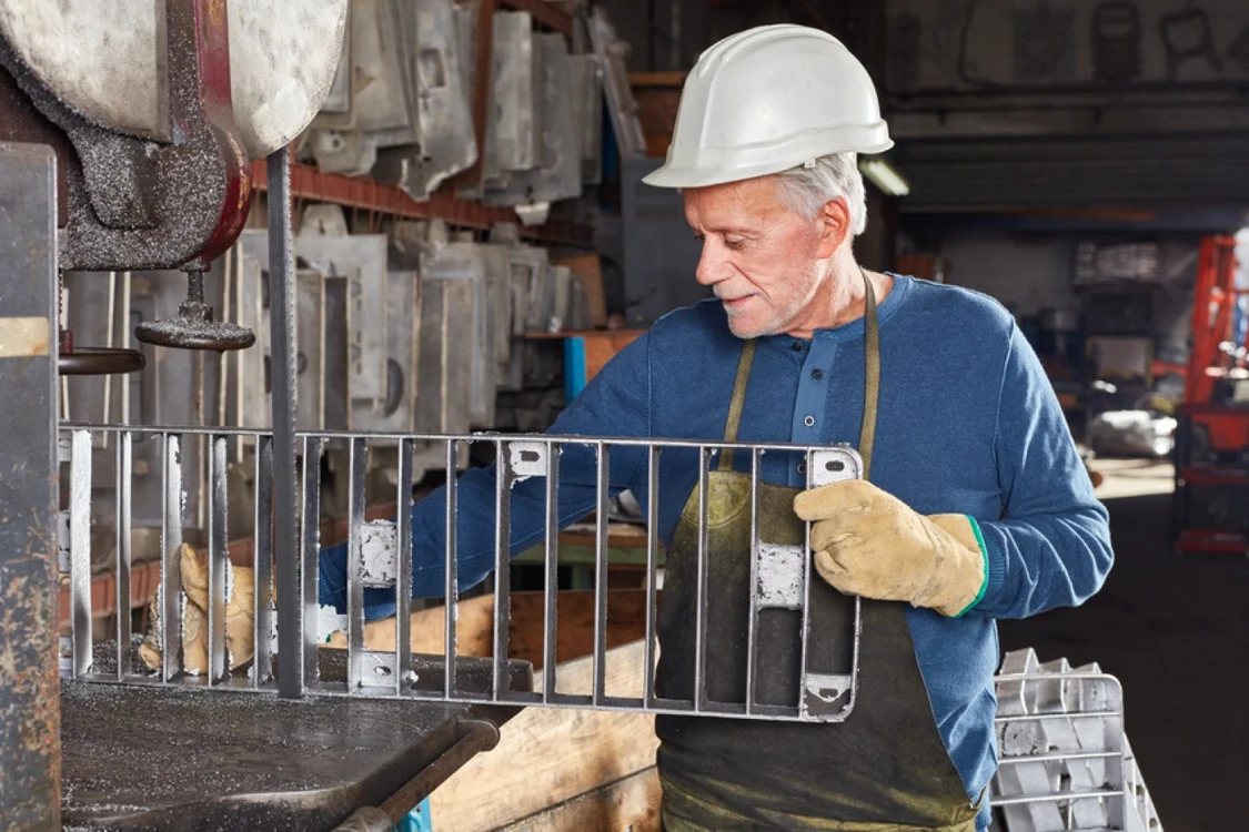 batrani la munca pensionare 70 de ani