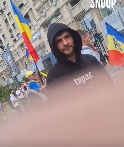 Jurnalistă agresată în timpul protestului din București. Un bărbat cu fața acoperită i-a lovit camera