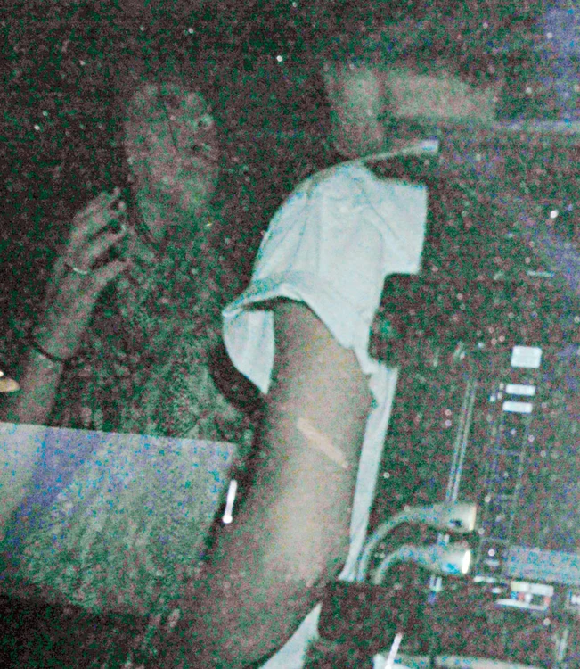 
    La întâlnirea secretă  cu Justin Bieber, Selena  a fost condusă de bodyguarzi (foto: guliver)  
