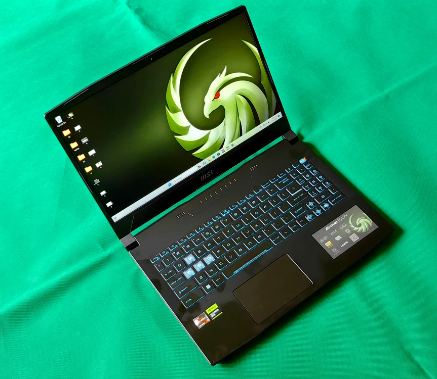 Laptop MSI Bravo 15 C7V. FOTO Adrian Pogîngeanu
