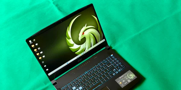 Laptop MSI Bravo 15 C7V jpg