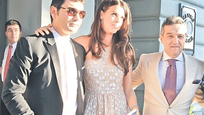 Gigi Becali este naşul de cununie al lui Cristi Borcea şi al Alinei VidicanFoto: România TV