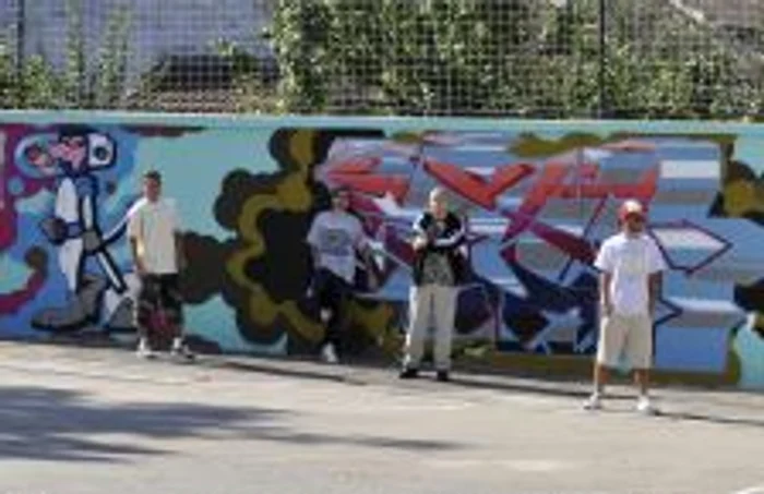 Graffiti în curtea Liceului de Artă Oradea