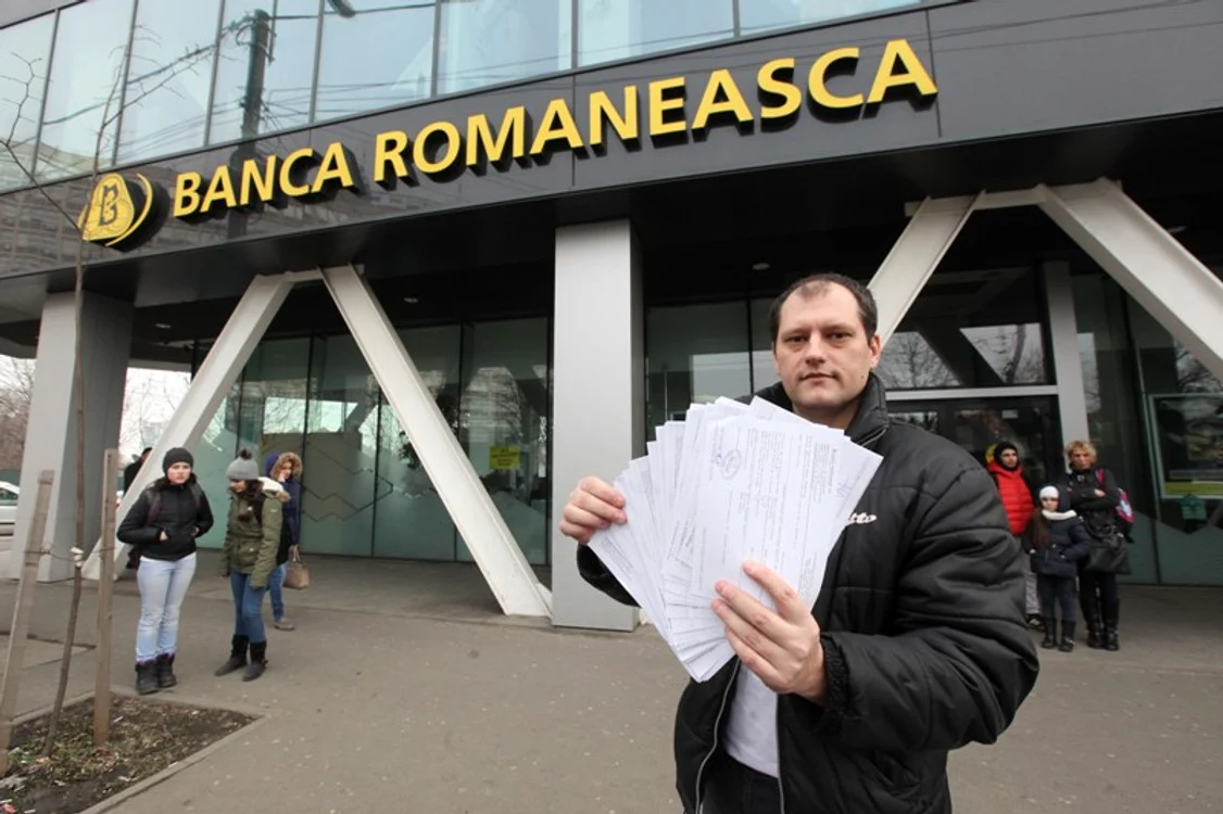 Valentin Beşliu a pichetat azi sucursala Barbu Văcărescu, unde a făcut plăţi succesive de câte 19 bani