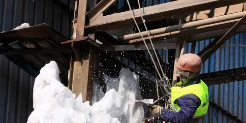Alpinist gălăţean, vânător de ţurţuri