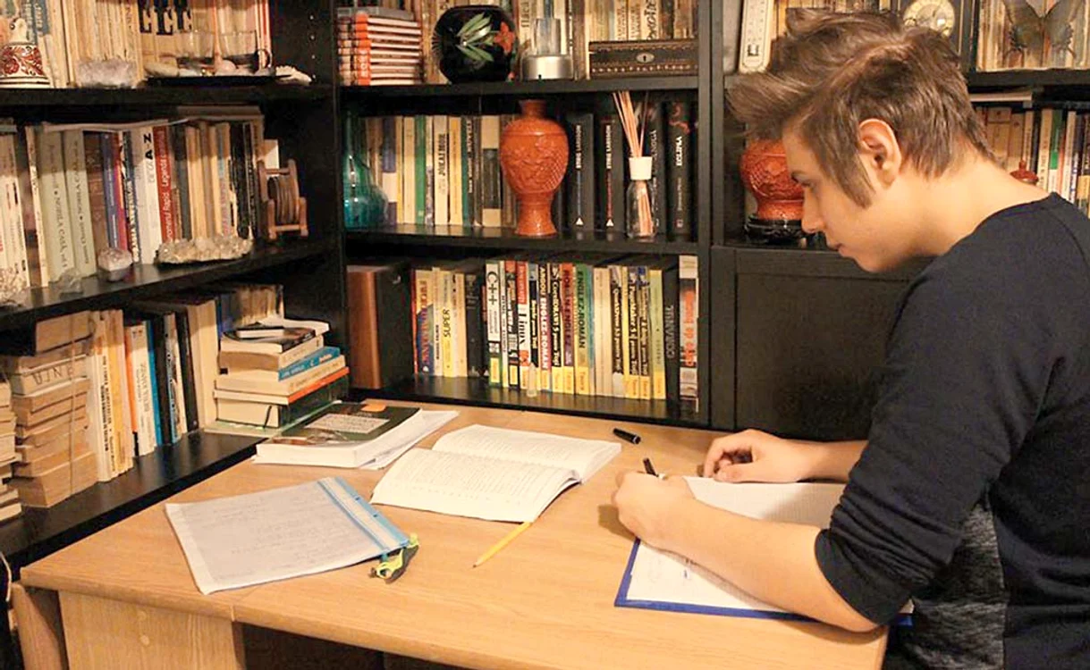 
    Leon şi alţi 185.000 de elevi de clasa a VIII-a vor simula examenul de Evaluare naţională  