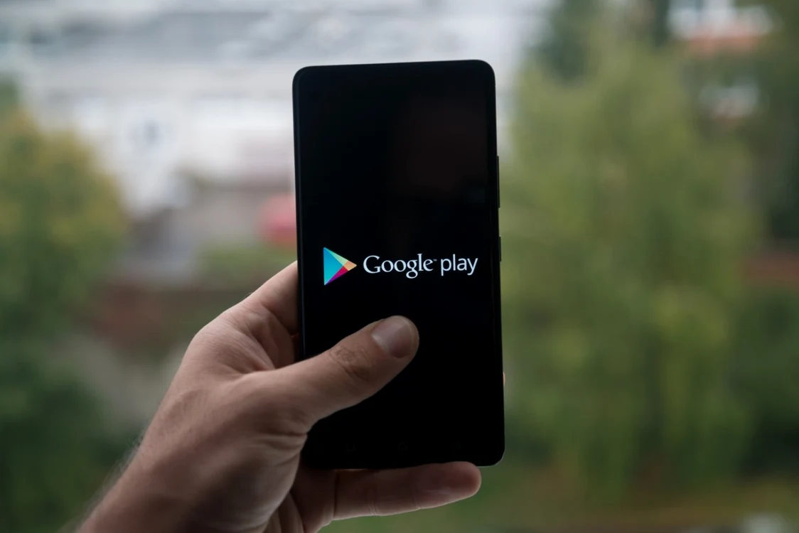 Google Play Store pe smartphone. FOTO Shutterstock