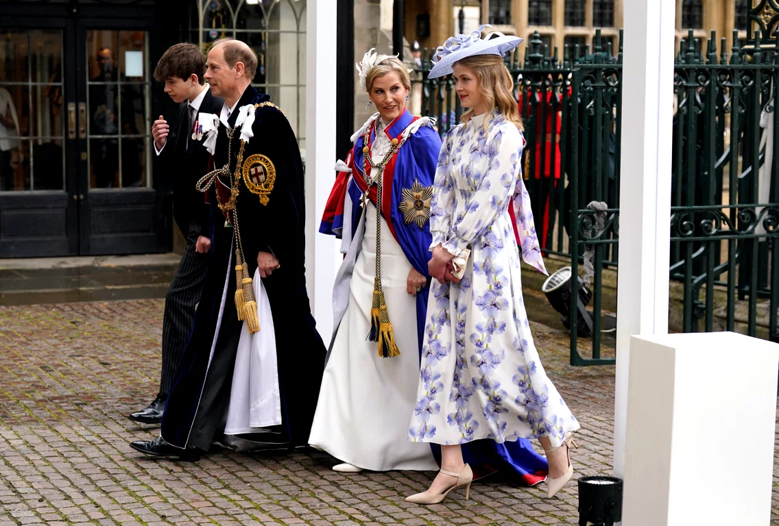Lady Louise Windsor, cu părinţii şi fratele ei. FOTO: Getty Images
