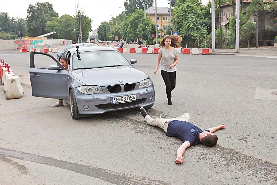 Pietonul a vrut să taie intresecția și a fost lovit