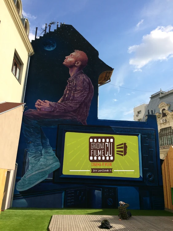 
    Grădina cu filme se deschise în seara aceasta  
