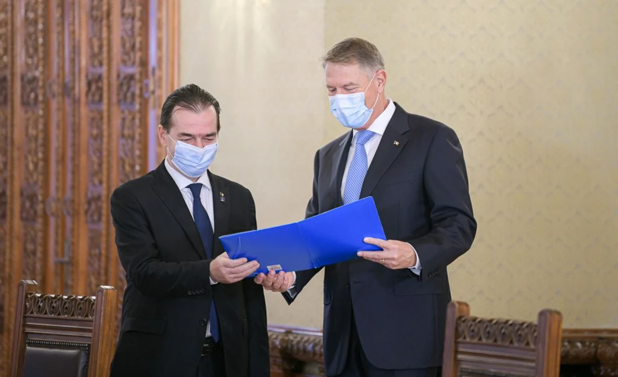 
    Klaus Iohannis și Ludovic Orban, la a doua rundă de consultări la Palatul Cotroceni Sursa foto: presidency.ro  