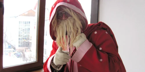 Ajutorul Moşului îi fericeşte pe prichindeii din Suceava de peste 15 ani