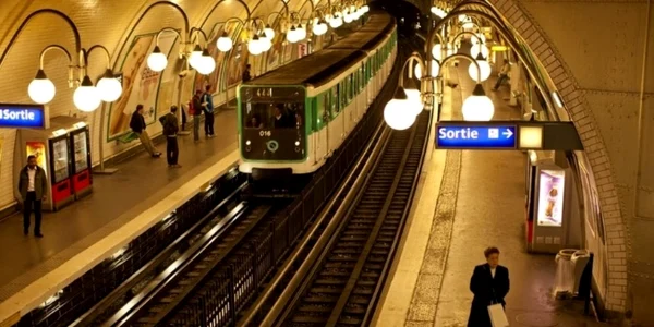 Metrou Paris foto news.ro