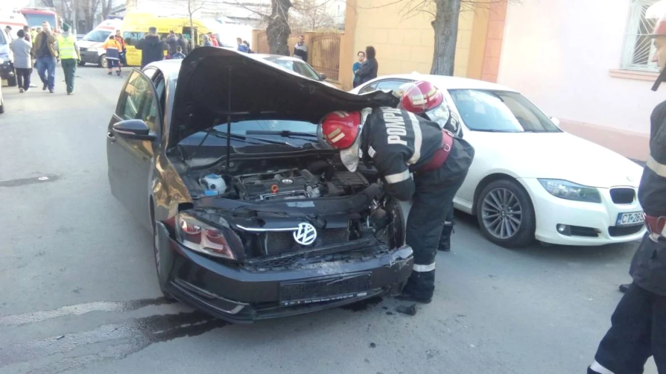 Autoturismul implicat în accident FOTO ISU Constanţa