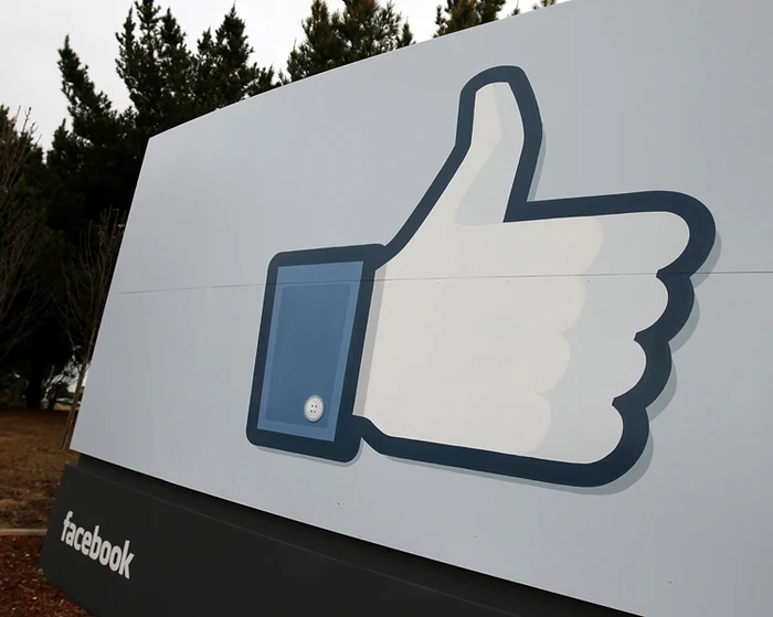 Facebook, fenomenul căruia îi pot cădea pradă cei naivi.