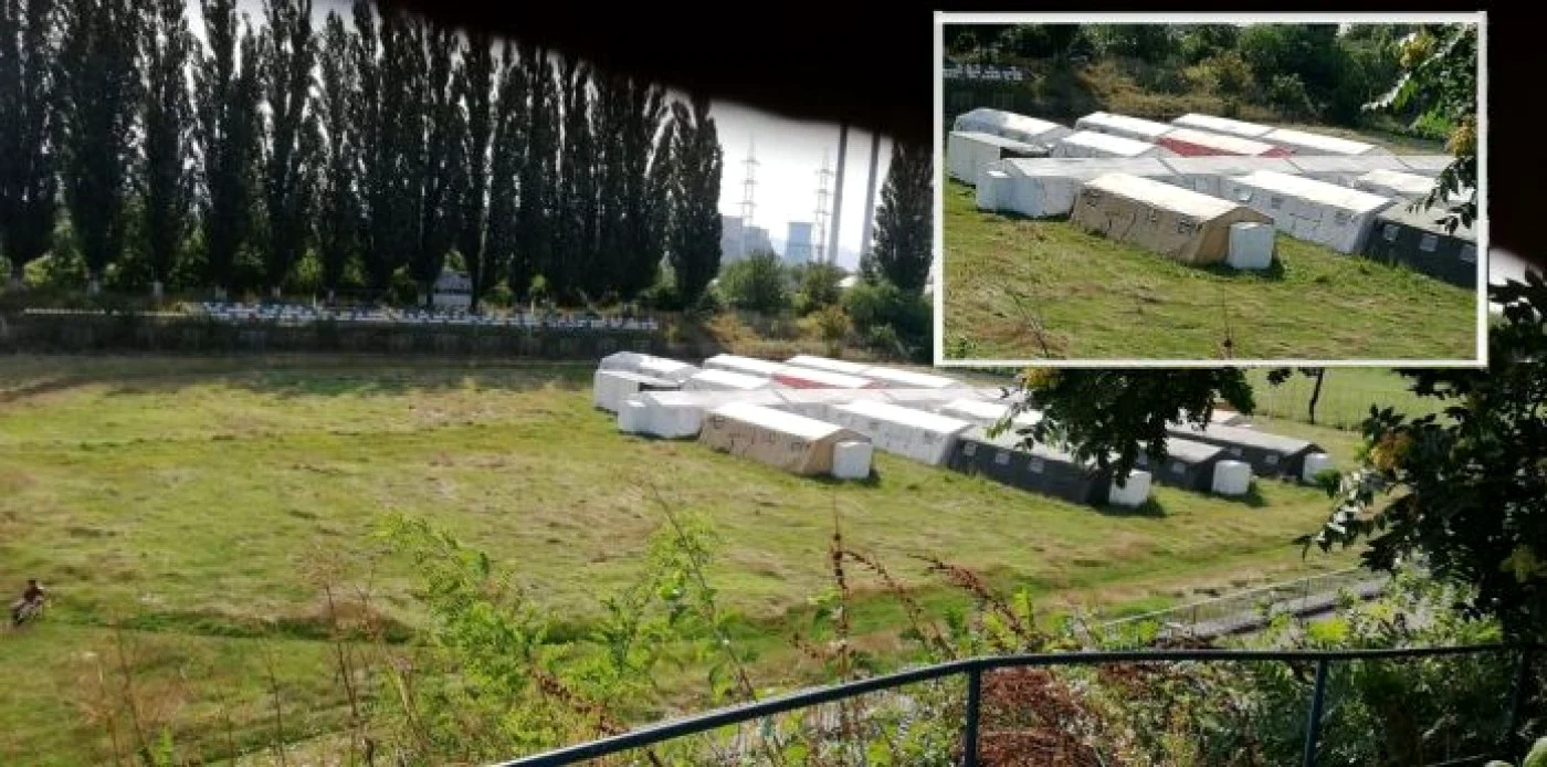 Spitalul de campanie instalat pe stadionul Letea FOTO www.desteptarea.ro