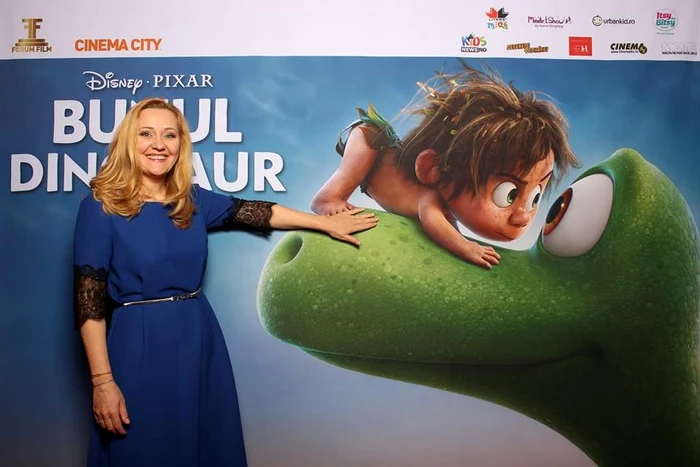 Elena Lasconi îi dă viaţă mamei Bunului dinozaur