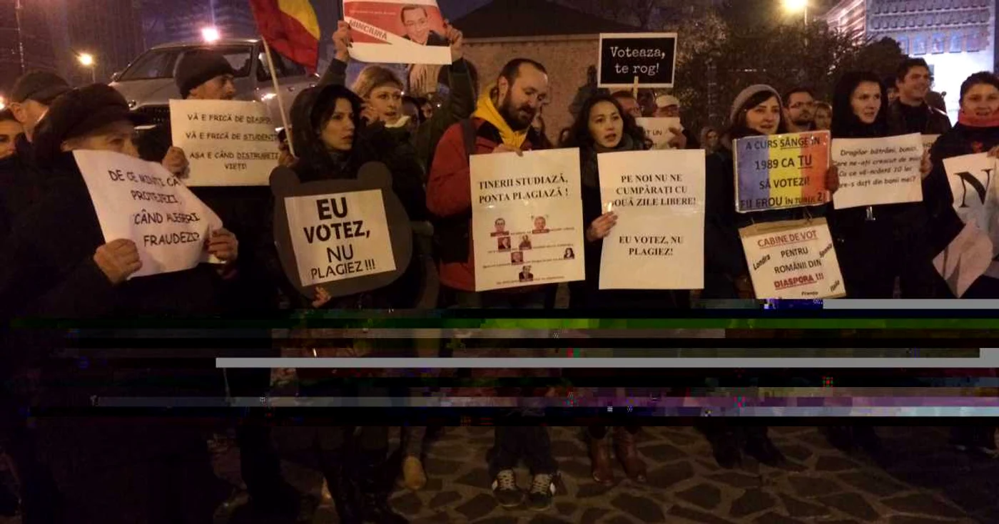 Ieşenii au protestat astăzi, 14 noiembrie, în stradă, în zona Palatului Culturii FOTO ziaruldeiasi.ro