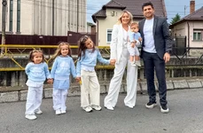 Laura Cosoi, alături de soțul ei, Cosmin Curticăpean, și de cele 4 fiice ale lor, Rita, Vera, Aida și Lara Instagram 2 jpg