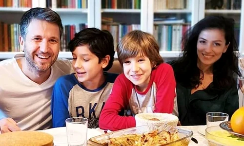 andi moisescu cu familia jpg