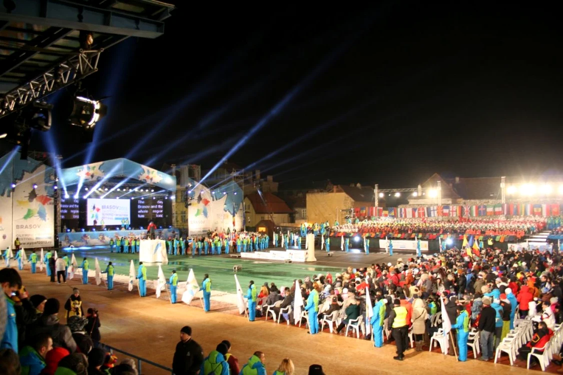 Ceremonia de deschidere a FOTE a avut pe arena Liceului Sportiv din Braşov. FOTOSimona Suciu