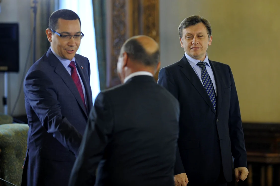 Traian Băsescu merge pe mâna 
lui Victor Ponta la Transporturi, în detrimentul unui ministru liberal   FOTO Mediafax