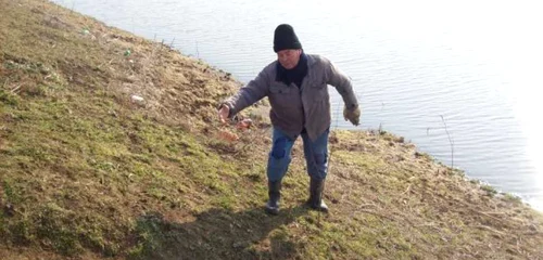 Zeci de gospodării din comuna Vârvoru de Jos sunt inundate