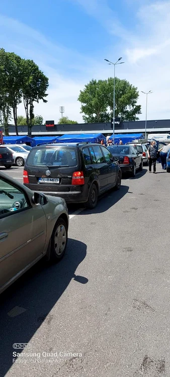 Vaccinare din maşină în parcarea complexului comercial CATEX FOTO ISU Călăraşi