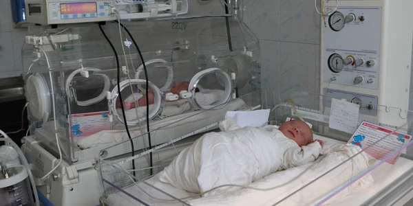 Nou-născuţii prematuri din incubatoarele secţiei Neonatologie vor fi transferaţi la Spitalul de Urgenţă pentru Copii
