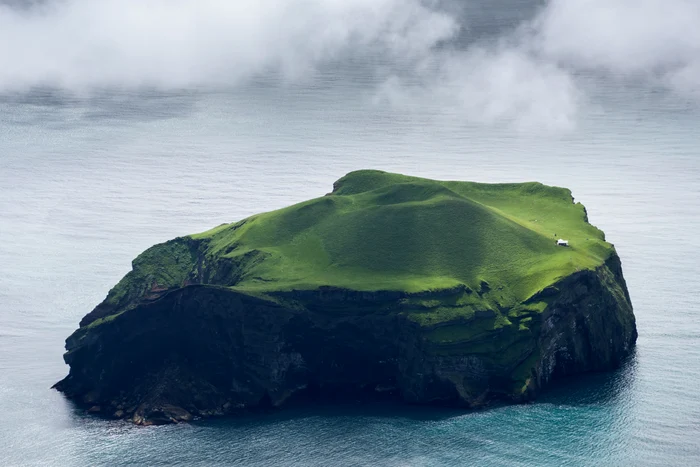Insula Ellidaey, din Islanda