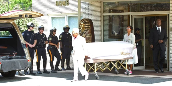 Bobbi Kristina Brown inmormantare foto getty images