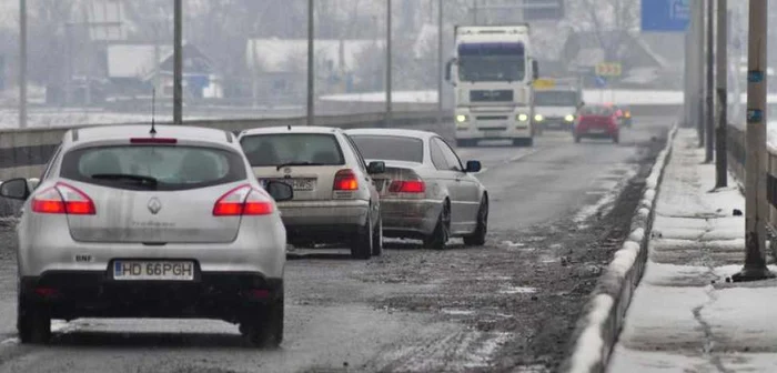 Podul peste râul Mureş va intra în reparaţii. FOTO: zhd.ro.