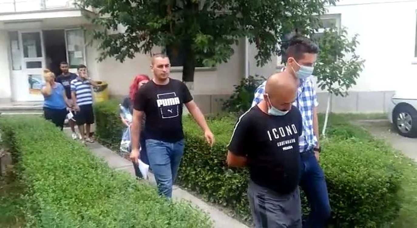 Indivizii vor fi prezentaţi Parchetului de pe lângă Judecătoria Curtea de Argeş. Foto IPJ Argeş