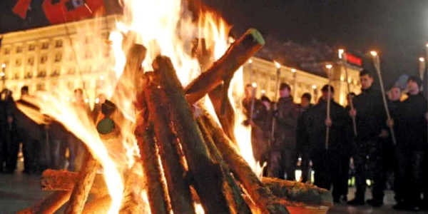 Manifestare naţionalistă la Kiev, întru comemorarea a 60 de ani de la moartea liderului Armatei de Insurgenţă Ucraineană