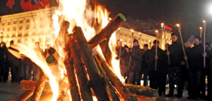 Manifestare naţionalistă la Kiev, întru comemorarea a 60 de ani de la moartea liderului Armatei de Insurgenţă Ucraineană