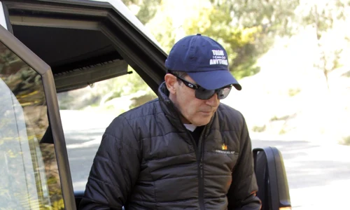 Antonio Banderas and Nicole Lempel in the Caminito del Rey jpeg