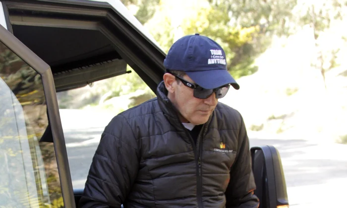 Antonio Banderas and Nicole Lempel in the Caminito del Rey jpeg