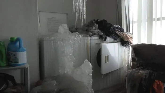 Apartamentul s-a transformat într-un tărâm al gheții (Foto: captură video)