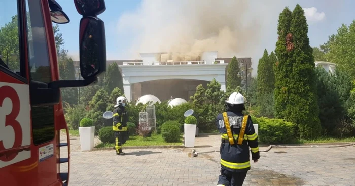 Incendiul a izbucnit la complexul Ambasad'or Events