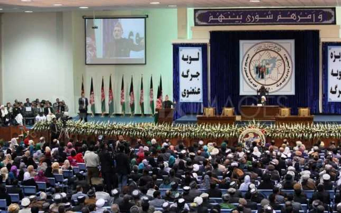Preşedintele Hamid Karzai la deschiderea dezbaterilor din Loya Jirga. FOTO: rt.com