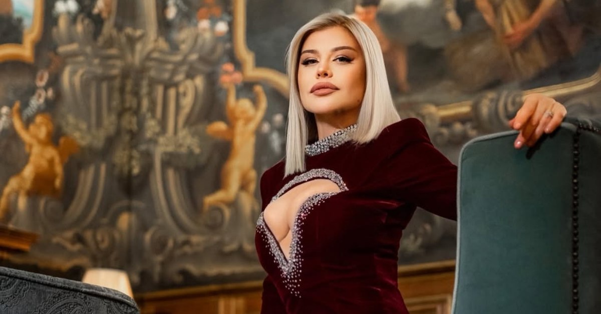 Transformare spectaculoasă pentru Loredana Groza! Artista a renunțat la părul blond. Cum arată brunetă și tunsă scurt