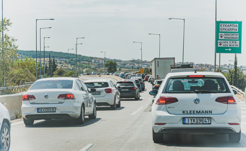Grecia impune reguli stricte pentru șoferi: greșelile la volan care vă pot transforma vacanța într-un coșmar și vă pot lăsa fără permis